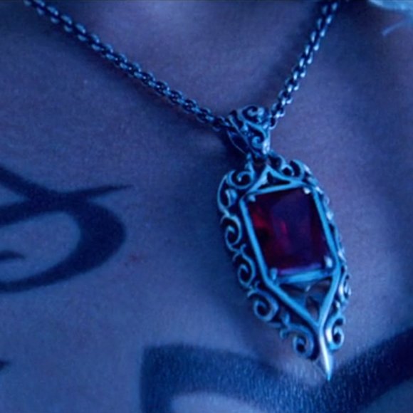Bioworld Mortal Instruments Authentic RepIica Necklace ASO Isabelle Lightwood - Picture 8 of 13